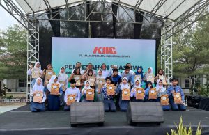 Dukung Kemajuan Pendidikan, KIIC Salurkan Beasiswa Rp299,4 Juta untuk 280 Siswa di Karawang 280 beasiswa kiic karawang