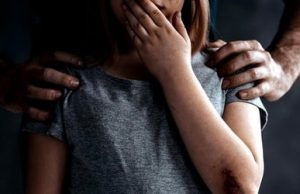 Wanita di Karawang Jadi Korban Child Grooming Ayah Kandung: Dipaksa Nonton Video Syur Sejak Usia 9 Tahun Korban child grooming di karawang