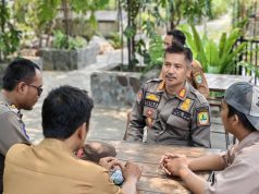 Satpol pp di kafe karawang