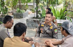 Satpol PP Datangi Cafe di Karawang, Wanti-wanti soal Peredaran Narkoba & Prostitusi Satpol pp di kafe karawang