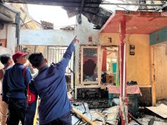 Rumah terbakar tawon di karawang