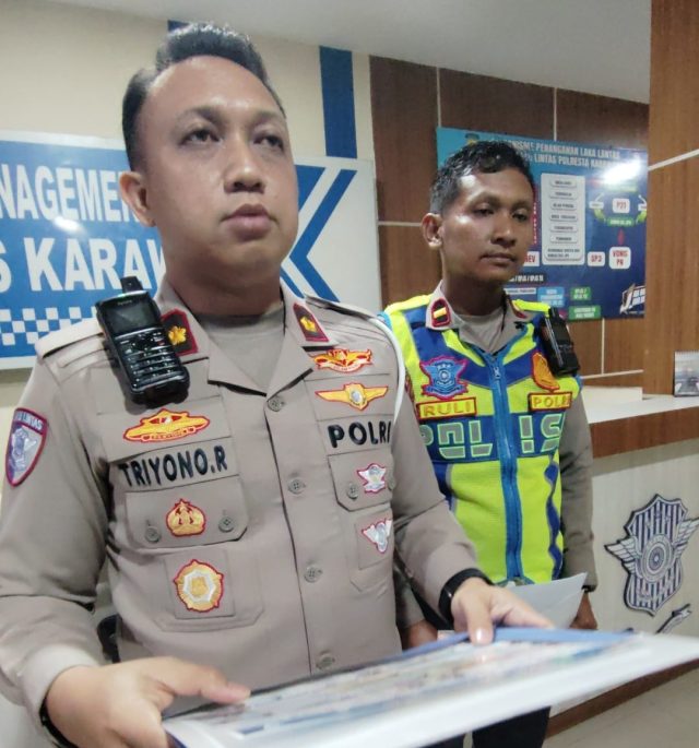 IMG-20261008-WA0057 Pelajar bonceng 3 nabrak truk di karawang