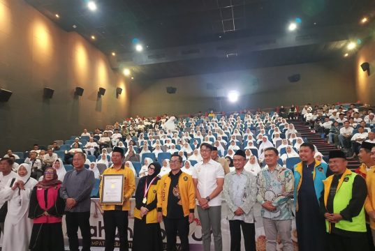 BB Tour & Travel Karawang Raih Rekor MURI, Sosialisasikan Manasik Lewat Film di Bioskop Bb tour travel karawang raih rekor muri