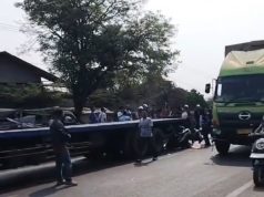 Pelajar bonceng 3 nabrak truk di karawang